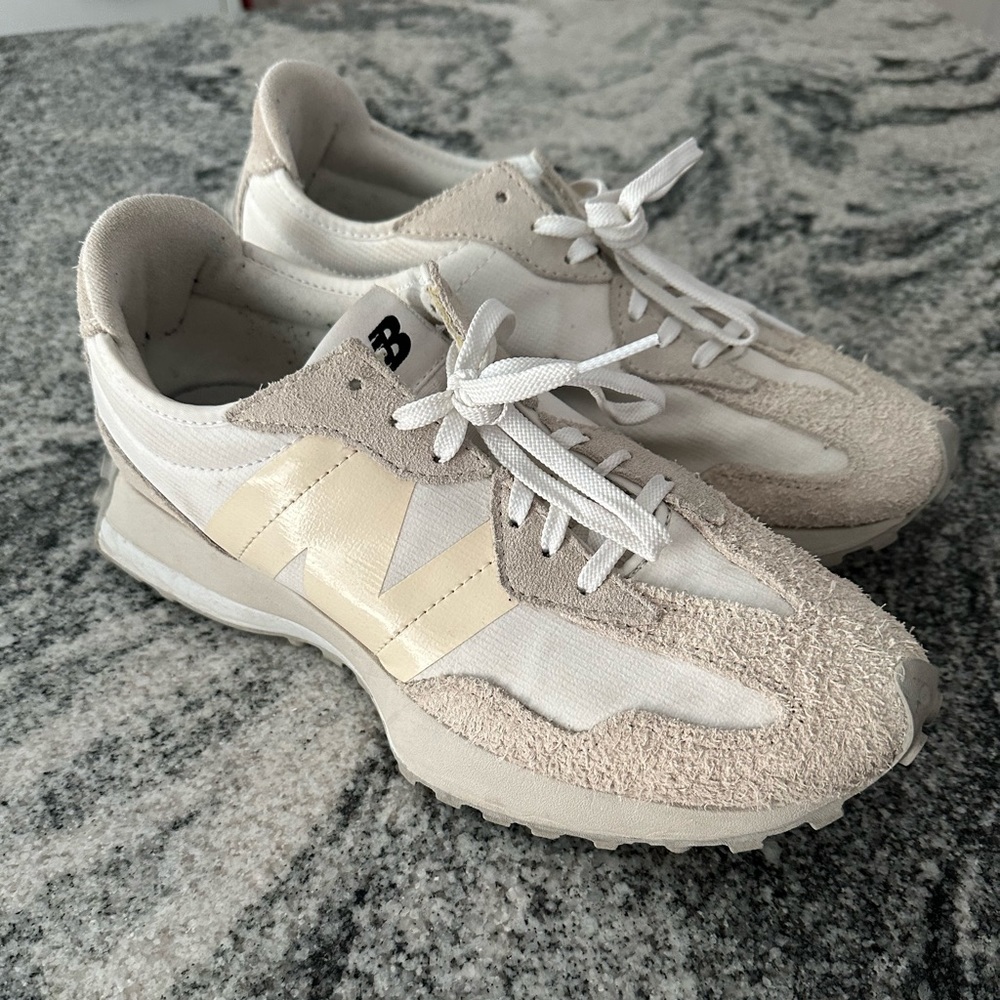 New Balance 327